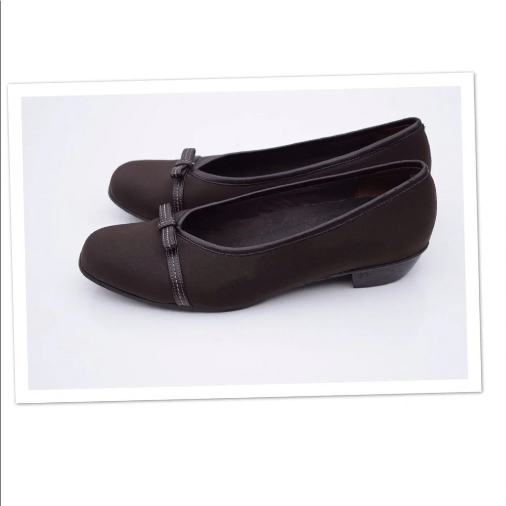 Munro American comb last low heels